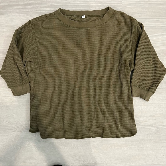 Uniqlo Tops - Uniqlo 3/4 Sleeve‎ Waffle Shirt in Olive Green Size Medium